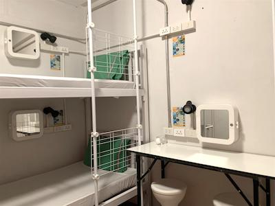 اسلیپ شیپ پوکت هاستل