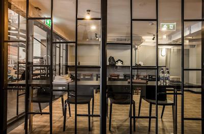 د بلاکز هاستل