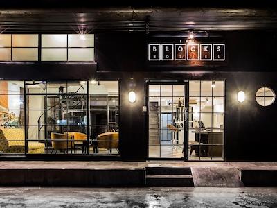 د بلاکز هاستل