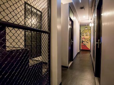 د بلاکز هاستل