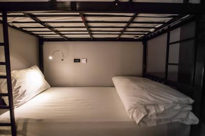 د بلاکز هاستل