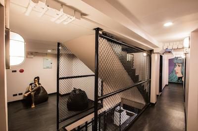 د بلاکز هاستل