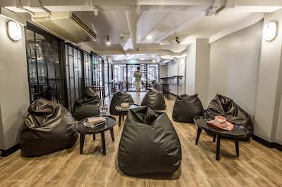 د بلاکز هاستل