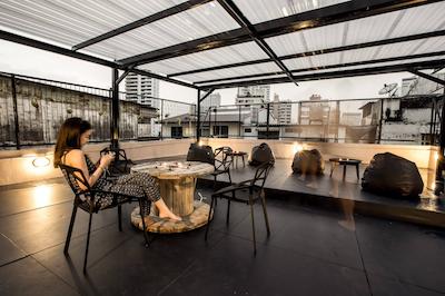 د بلاکز هاستل