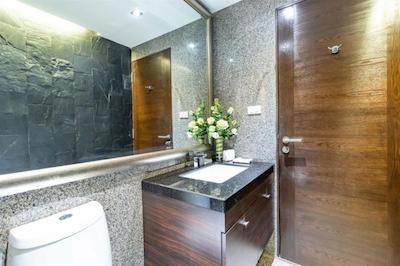 د سلادون بانکوک