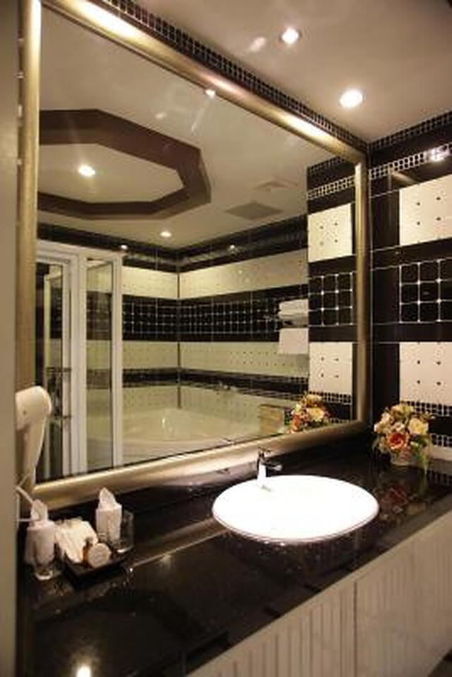 کی تی کی ریجنت سوئیت