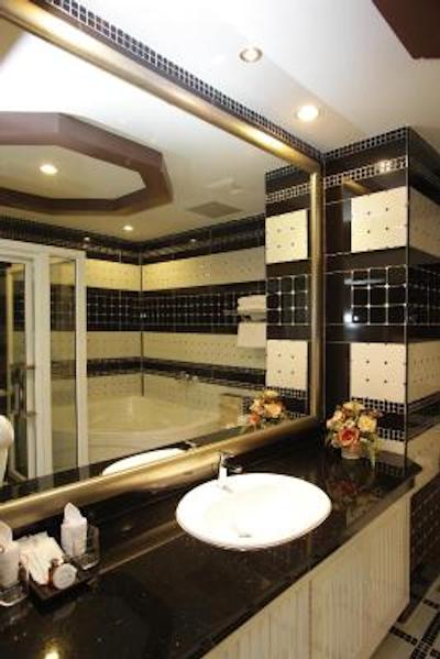 کی تی کی ریجنت سوئیت