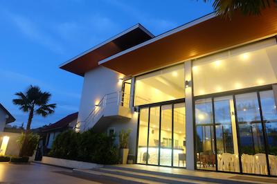 کلیر هاوس ریزورت