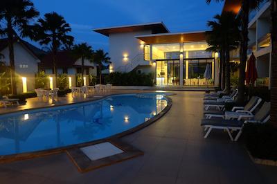 کلیر هاوس ریزورت