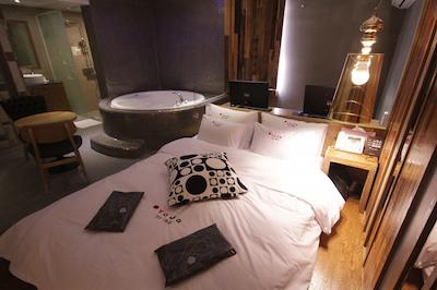 هتل یو ای این