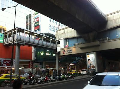 اسمایل سوسایتی بوتیک هاستل