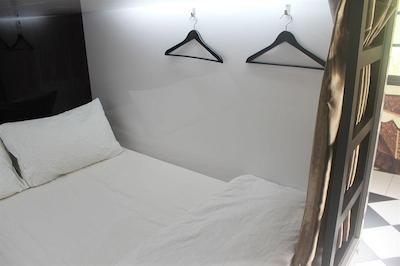 وینتیج این بوتیک هاستل