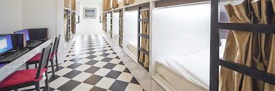 وینتیج این بوتیک هاستل