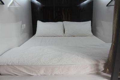 وینتیج این بوتیک هاستل