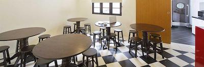 وینتیج این بوتیک هاستل