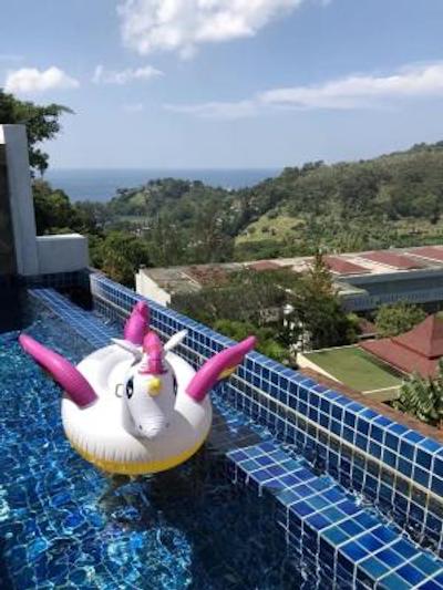 گرند بلو اوشن ویو پول سوئیت