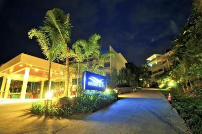 گرند بلو اوشن ویو پول سوئیت