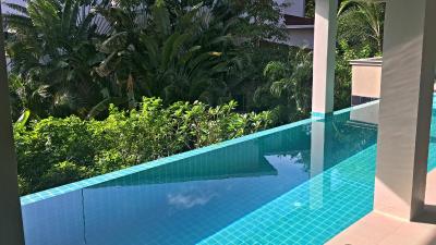 گرند بلو اوشن ویو پول سوئیت