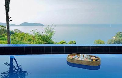 گرند بلو اوشن ویو پول سوئیت