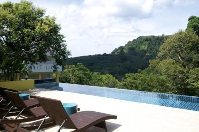 گرند بلو اوشن ویو پول سوئیت