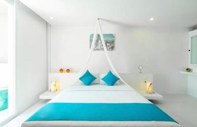 گرند بلو اوشن ویو پول سوئیت