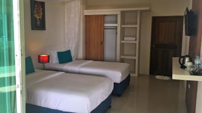 گرند بلو اوشن ویو پول سوئیت