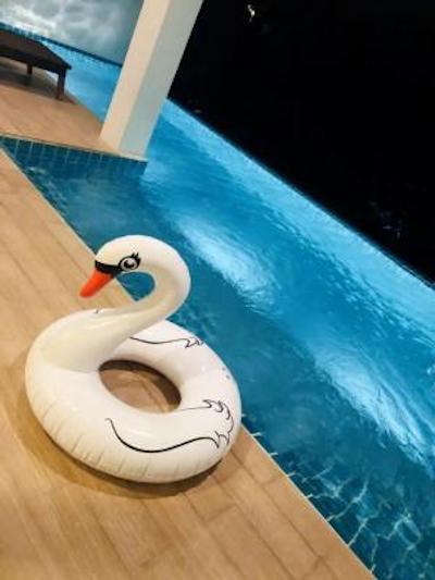 گرند بلو اوشن ویو پول سوئیت