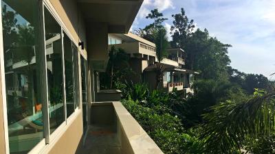 گرند بلو اوشن ویو پول سوئیت