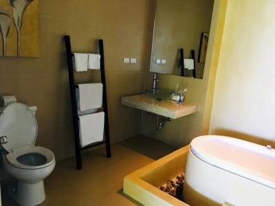 گرند بلو اوشن ویو پول سوئیت