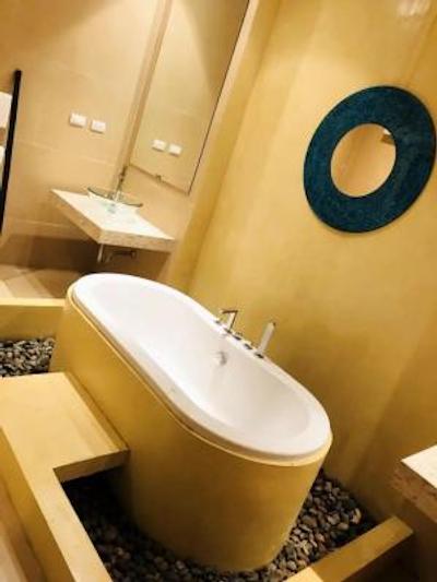 گرند بلو اوشن ویو پول سوئیت