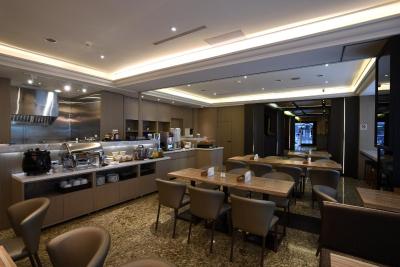 ایست دراگون هتل