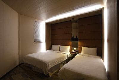 ایست دراگون هتل