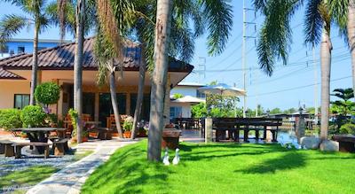 سیلور گلد گاردن سووارنابومی ایرپورت