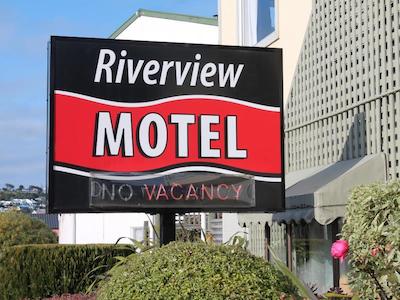 ریورویو متل