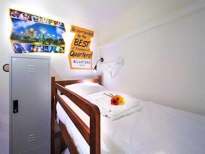 کوارترز هاستل