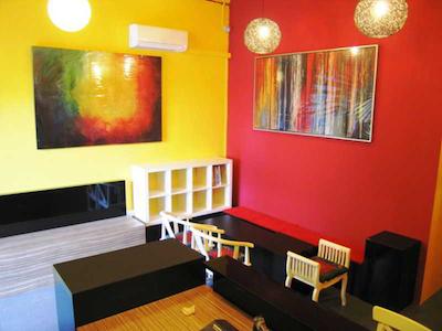 مونی گالری هاستل