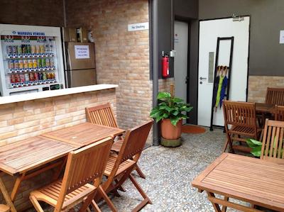 مونی گالری هاستل