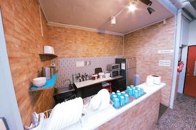 مونی گالری هاستل