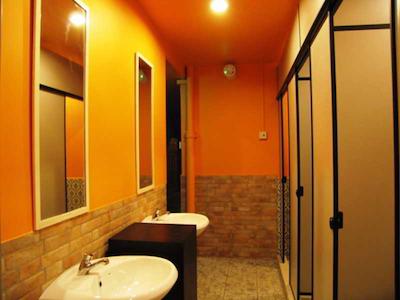 مونی گالری هاستل