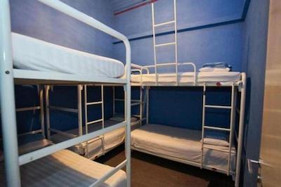 مونی گالری هاستل