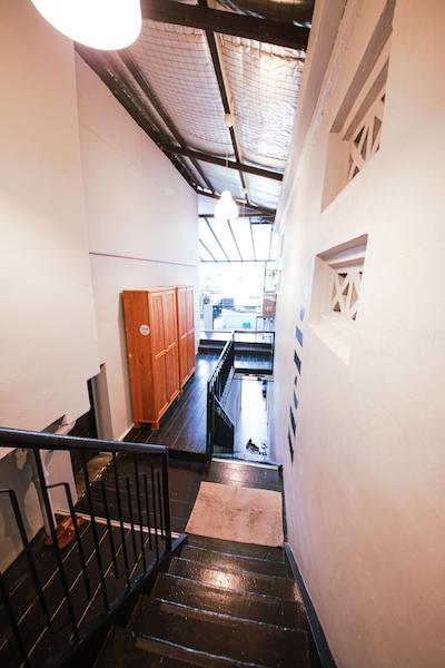 مونی گالری هاستل