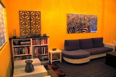 مونی گالری هاستل