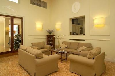 هتل تورینگ ولنز اند بیوتی