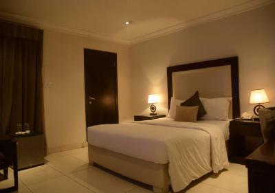 اس اند اس هتل اند سویتز