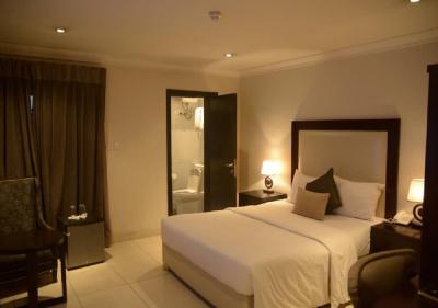 اس اند اس هتل اند سویتز