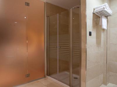 سرکتل هتل ریسال