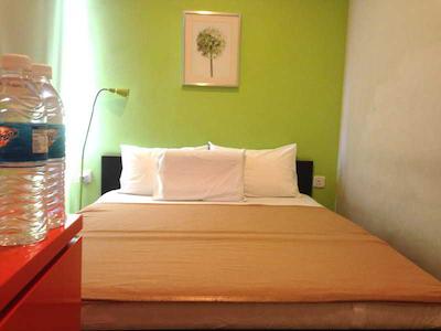 جی4 استیشن بک پکرز هاستل