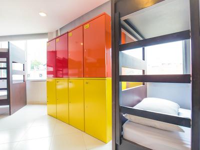 جی4 استیشن بک پکرز هاستل