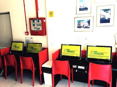 جی4 استیشن بک پکرز هاستل