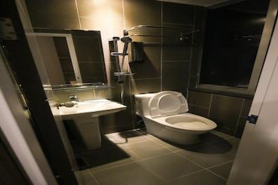 هستل د استیل این هنگدا